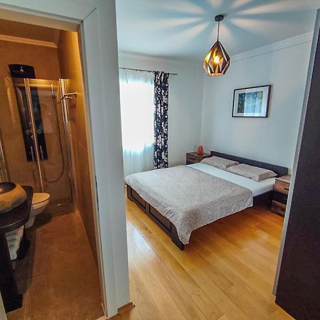 Apartments Amfora - Cozy And Modern Apartments For Up To 15 People, 100M From The Sea And Beach Stara Novalja Zewnętrze zdjęcie