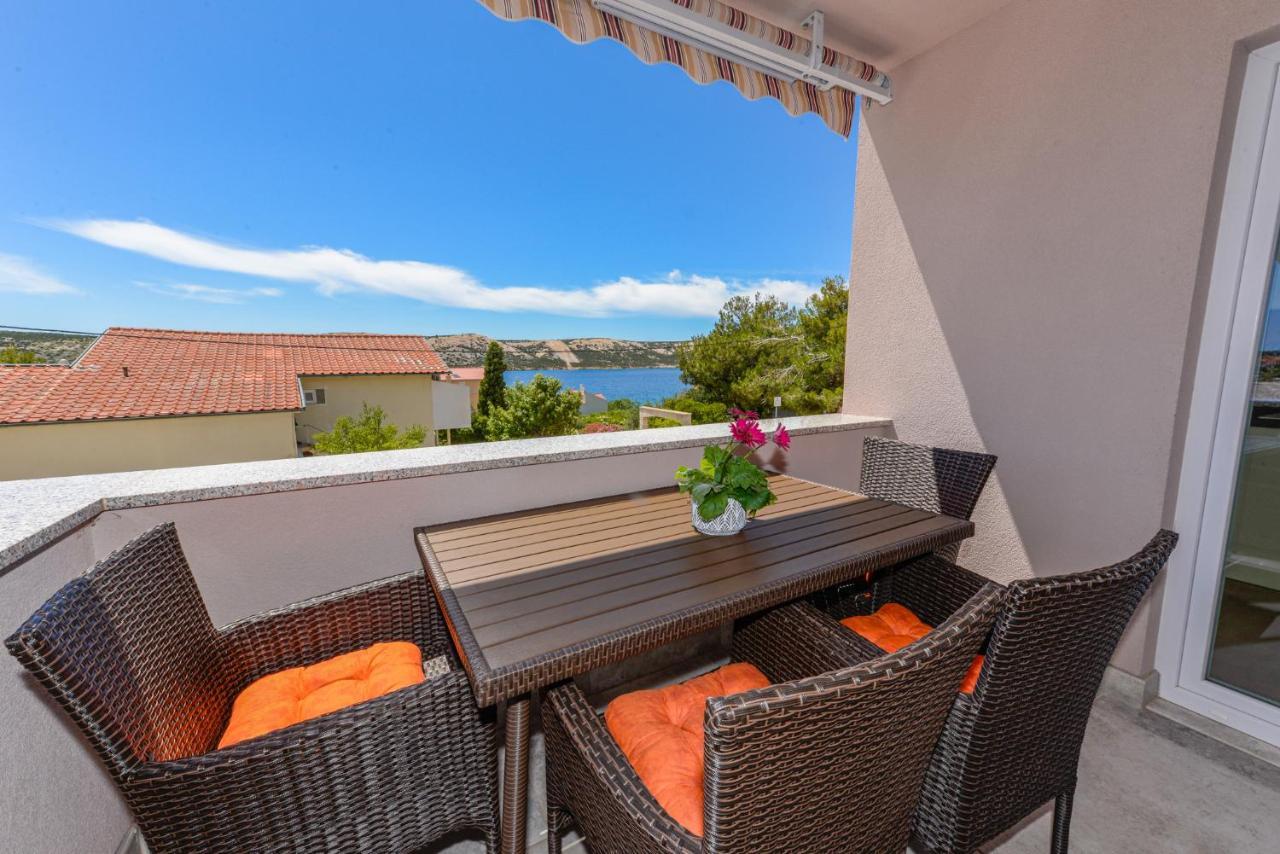 Apartments Amfora - Cozy And Modern Apartments For Up To 15 People, 100M From The Sea And Beach Stara Novalja Zewnętrze zdjęcie
