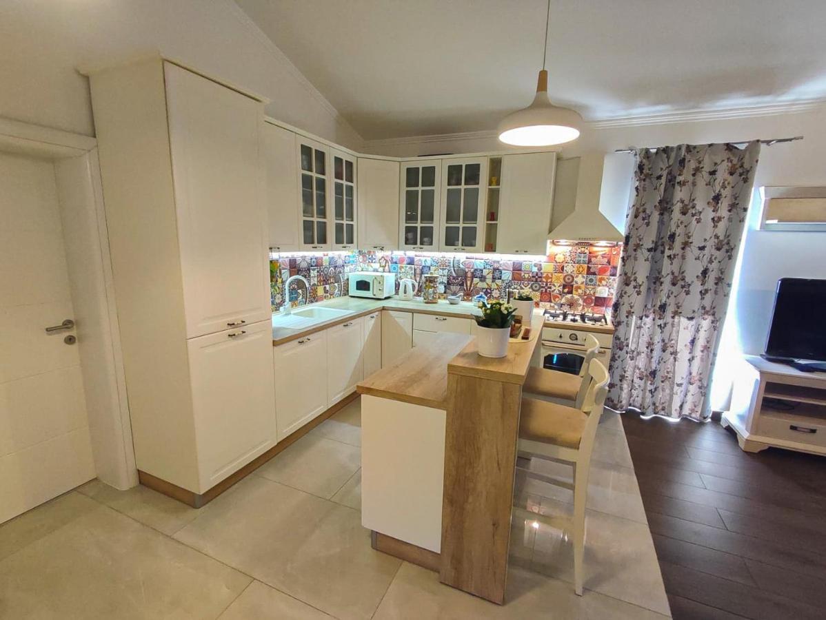Apartments Amfora - Cozy And Modern Apartments For Up To 15 People, 100M From The Sea And Beach Stara Novalja Zewnętrze zdjęcie