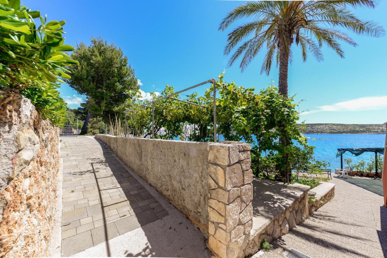 Apartments Amfora - Cozy And Modern Apartments For Up To 15 People, 100M From The Sea And Beach Stara Novalja Zewnętrze zdjęcie