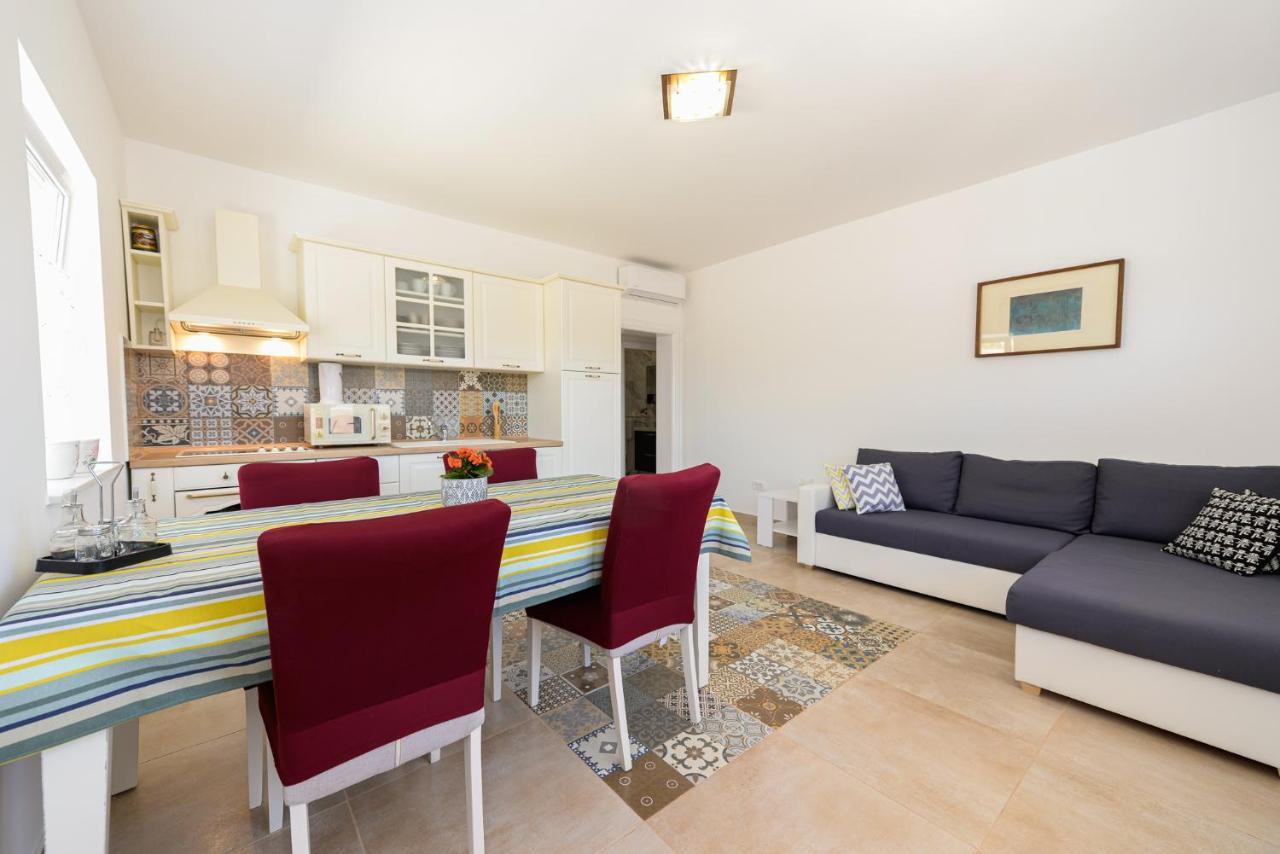 Apartments Amfora - Cozy And Modern Apartments For Up To 15 People, 100M From The Sea And Beach Stara Novalja Zewnętrze zdjęcie