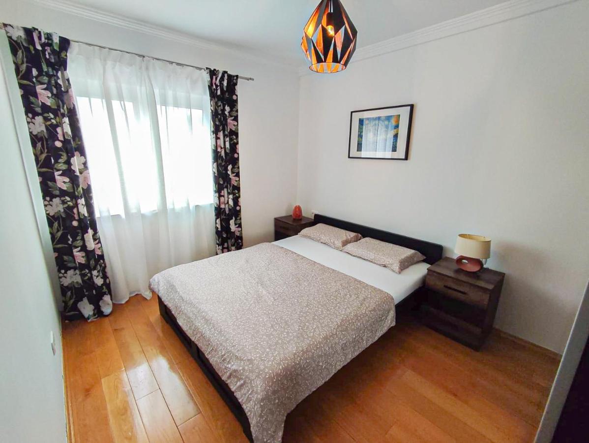 Apartments Amfora - Cozy And Modern Apartments For Up To 15 People, 100M From The Sea And Beach Stara Novalja Zewnętrze zdjęcie