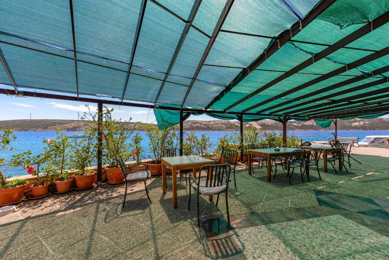 Apartments Amfora - Cozy And Modern Apartments For Up To 15 People, 100M From The Sea And Beach Stara Novalja Zewnętrze zdjęcie