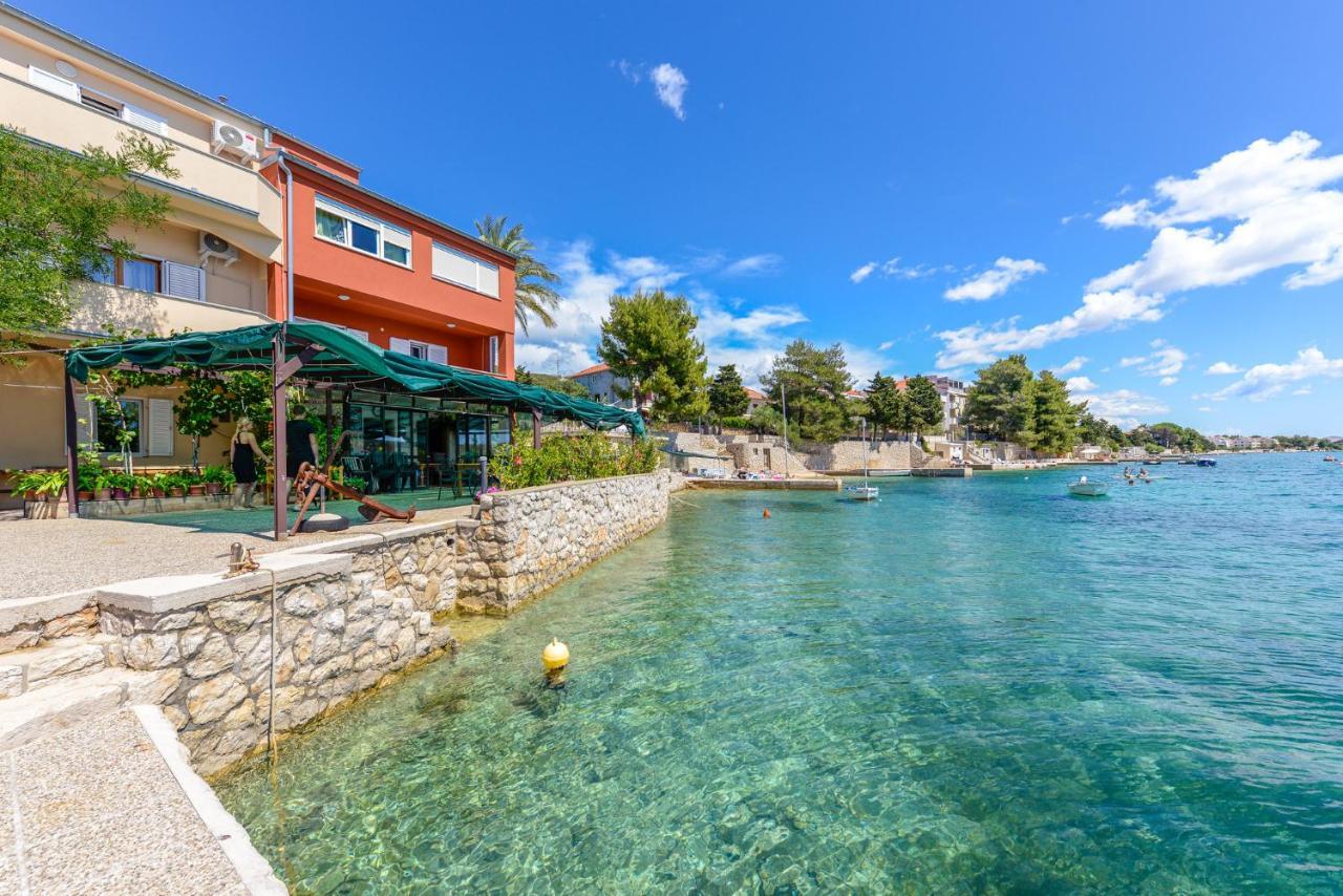 Apartments Amfora - Cozy And Modern Apartments For Up To 15 People, 100M From The Sea And Beach Stara Novalja Zewnętrze zdjęcie