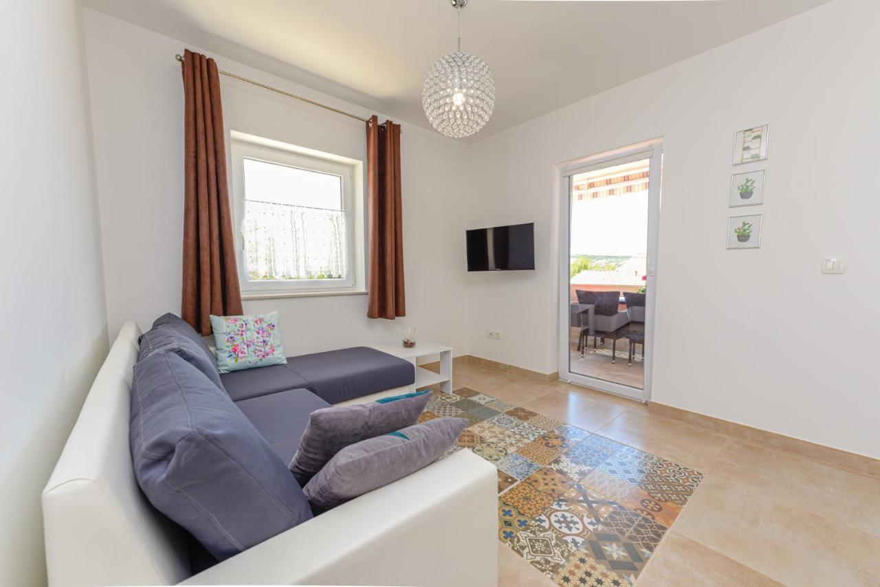 Apartments Amfora - Cozy And Modern Apartments For Up To 15 People, 100M From The Sea And Beach Stara Novalja Zewnętrze zdjęcie