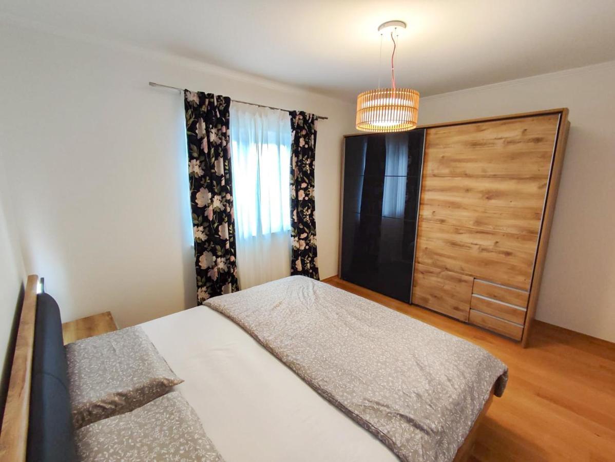 Apartments Amfora - Cozy And Modern Apartments For Up To 15 People, 100M From The Sea And Beach Stara Novalja Zewnętrze zdjęcie