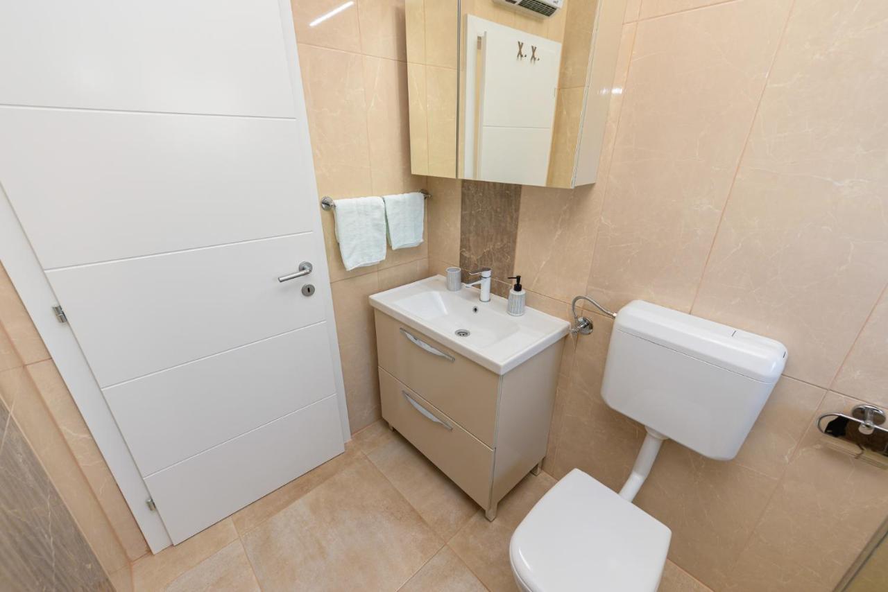 Apartments Amfora - Cozy And Modern Apartments For Up To 15 People, 100M From The Sea And Beach Stara Novalja Zewnętrze zdjęcie