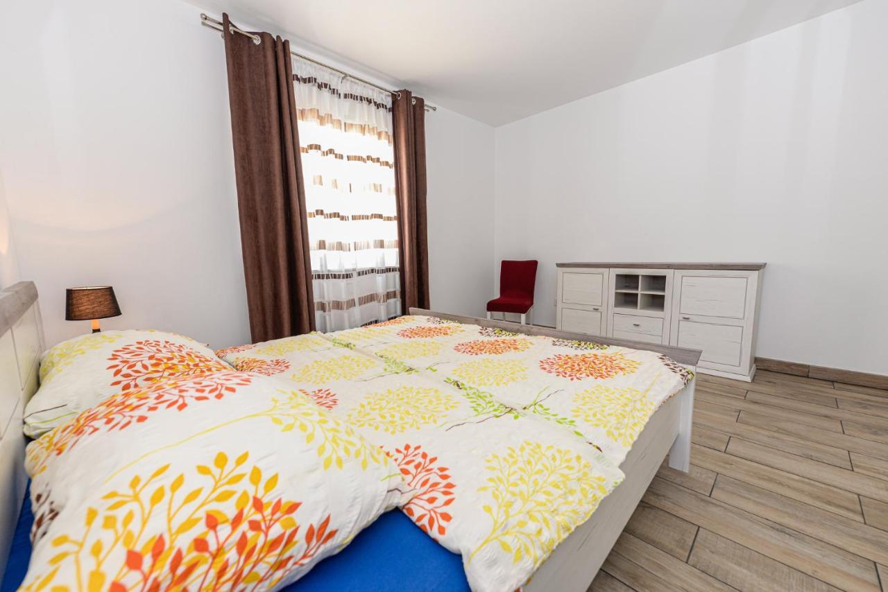 Apartments Amfora - Cozy And Modern Apartments For Up To 15 People, 100M From The Sea And Beach Stara Novalja Zewnętrze zdjęcie