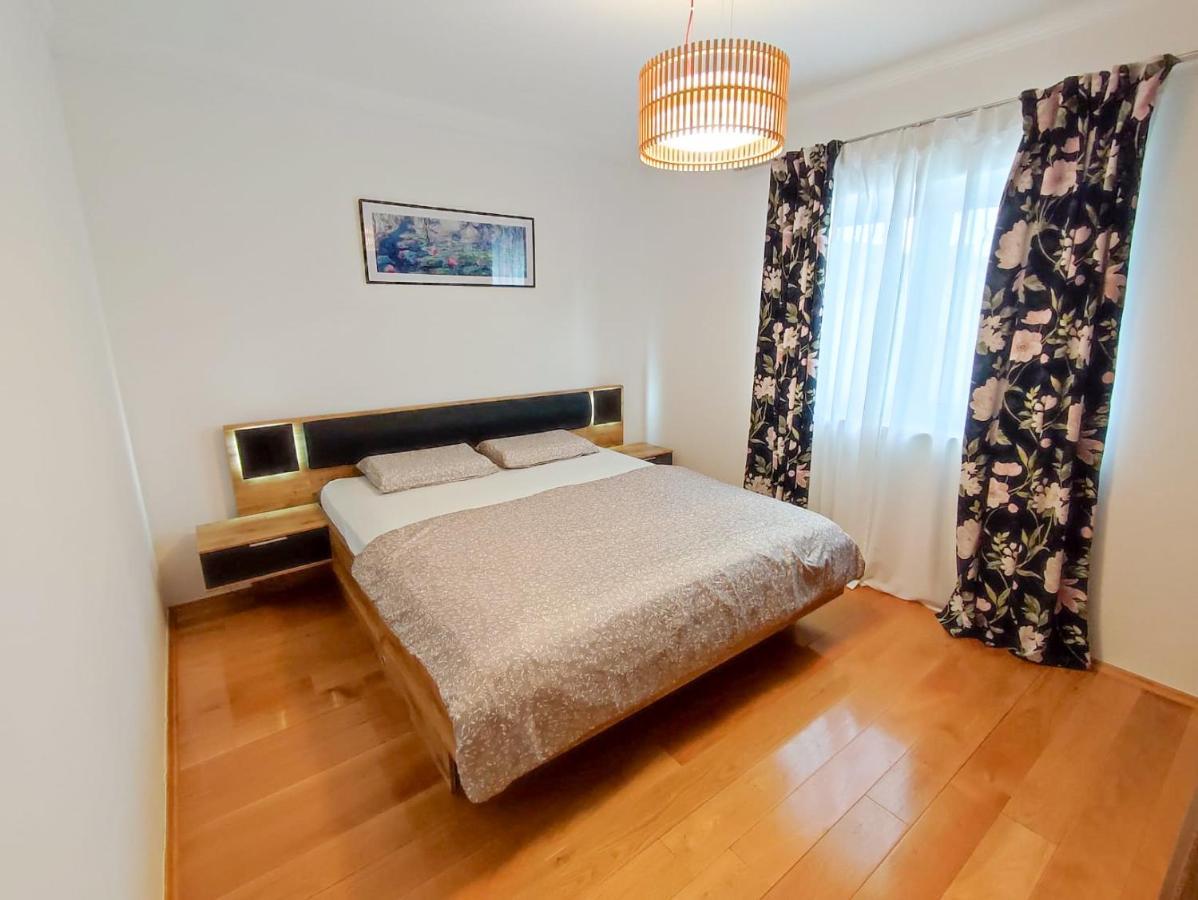 Apartments Amfora - Cozy And Modern Apartments For Up To 15 People, 100M From The Sea And Beach Stara Novalja Zewnętrze zdjęcie