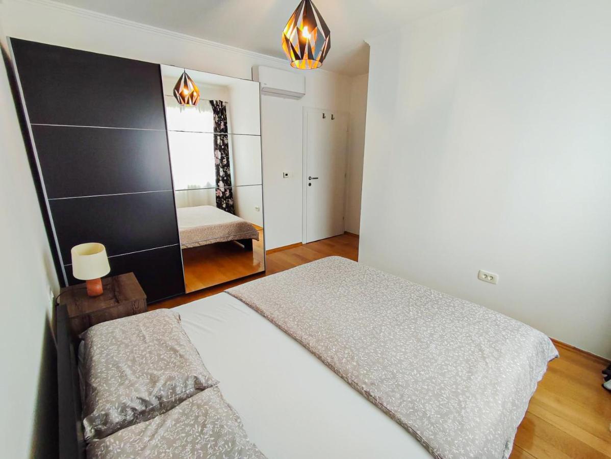 Apartments Amfora - Cozy And Modern Apartments For Up To 15 People, 100M From The Sea And Beach Stara Novalja Zewnętrze zdjęcie